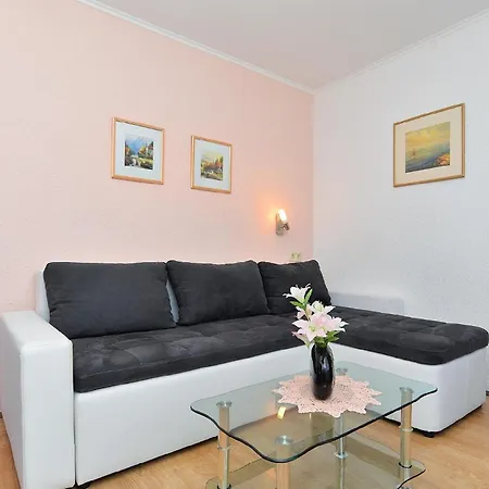 Apartment Fuer 4 Personen Ca 48 Qm In Peroj, Istrien Istrische Riviera *